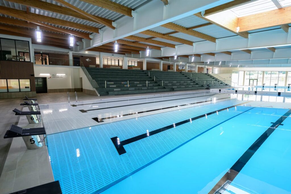 Trainingsbad met beweegbare bodem, gebouwd met Myrtha-technologie voor Parijs 2024