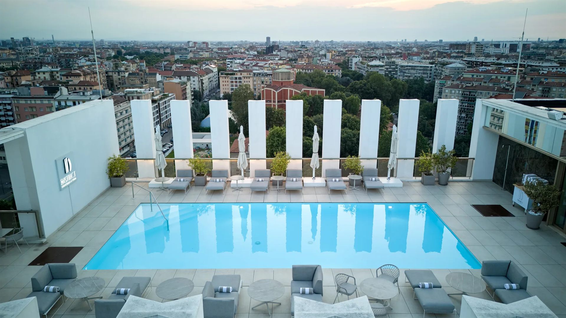 Myrtha-dakbad bij een hotel in Milaan
