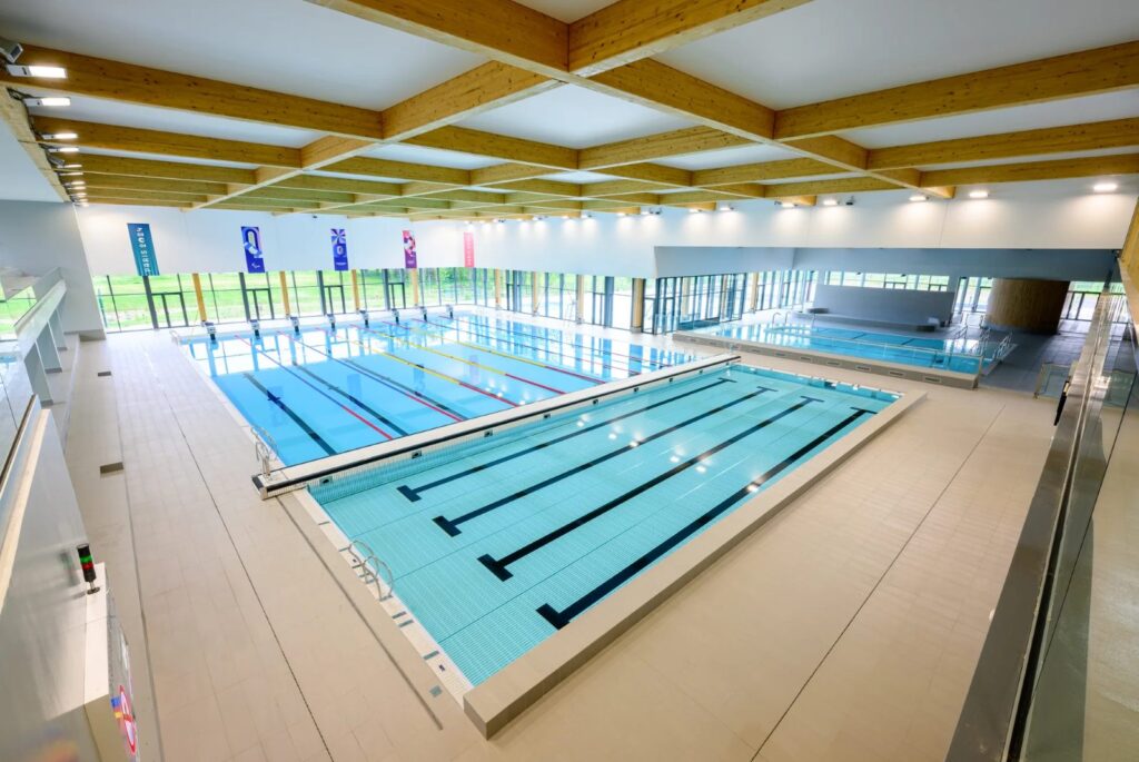 Instructiebad met beweegbare bodem naast het hoofdbad, Marville