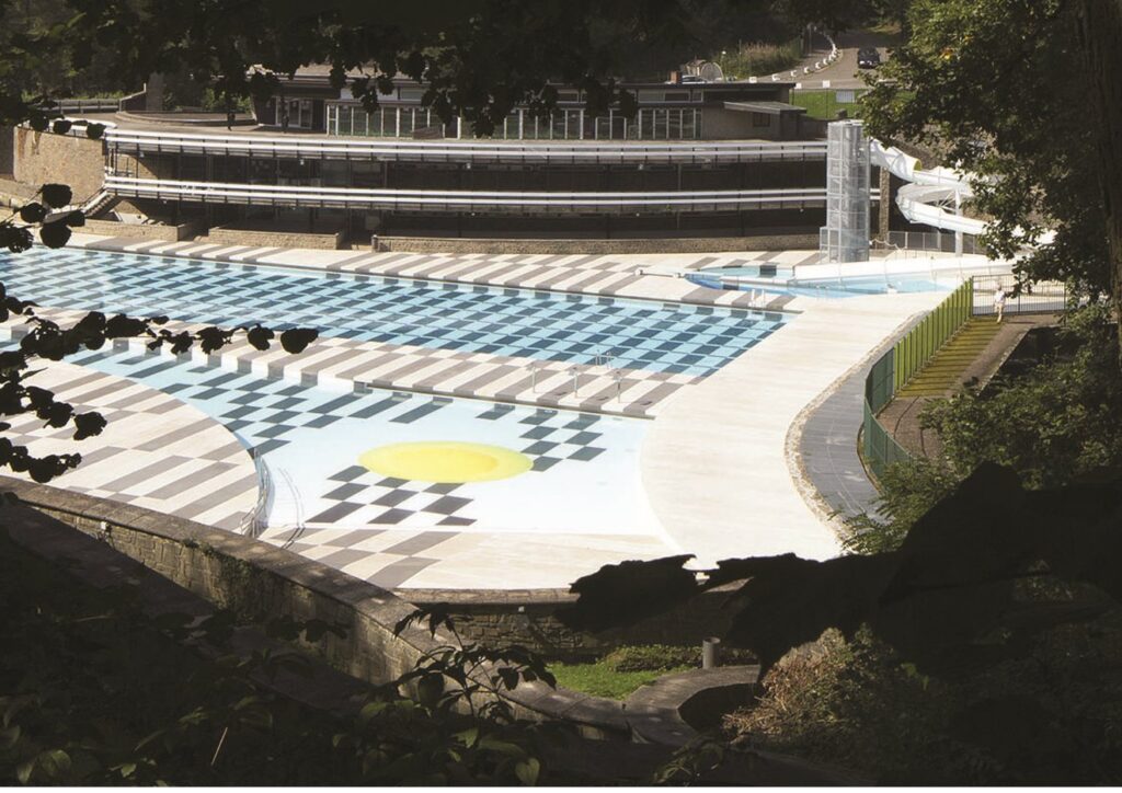 Gerenoveerde buitenbaden van recreatiecentrum Marcinelle